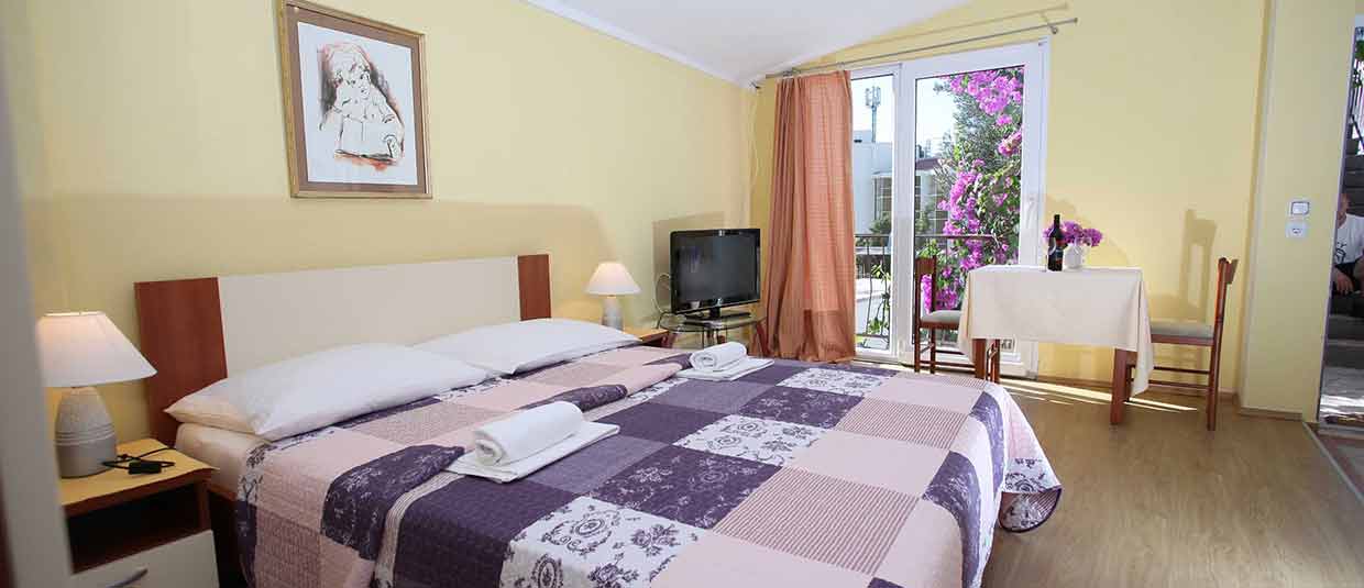 Studio Apartmani Makarska - Holiday Home