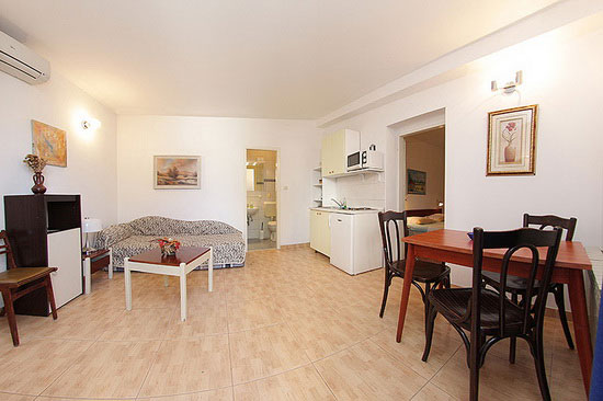 Croatia family holidays - Apartments Silva Makarska