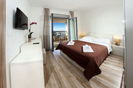 Ferienhaus Makarska - Zimmer am Strand, Pension Plaza