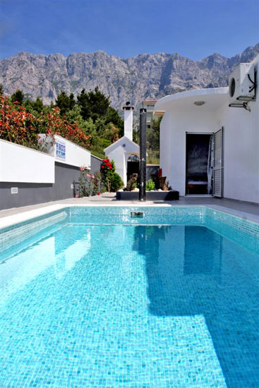 villa s bazenom makarska 