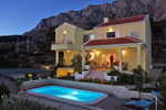 Ferienhaus mit pool in Makarska